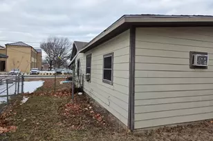 924 N Clements St, Gainesville, TX 76240 - Photo 9