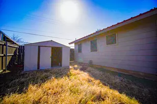 202 N 10th St, Jacksboro, TX 76458 - Photo 23