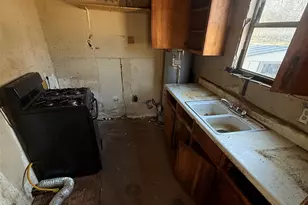 318 S Church St, Hillsboro, TX 76645 - Photo 9