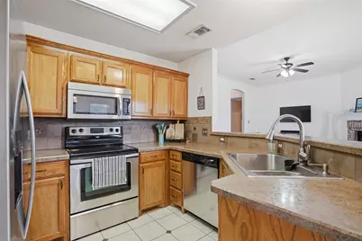 913 Raenae Drive, Burleson, TX 76028 - Photo 9