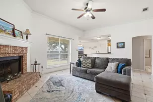 913 Raenae Dr, Burleson, TX 76028 - Photo 3