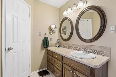 913 Raenae Drive, Burleson, TX 76028 - Photo 17