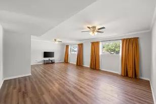 2402 Woodlawn Dr, Ennis, TX 75119 - Photo 9