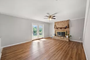 2402 Woodlawn Dr, Ennis, TX 75119 - Photo 5