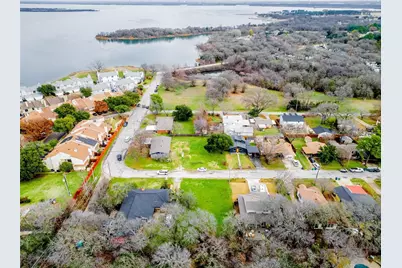 113 W Shore, Lewisville, TX 75057 - Photo 5