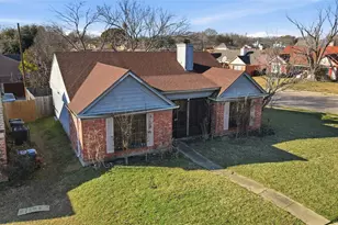 815 Apache, Dallas, TX 75217 - Photo 3