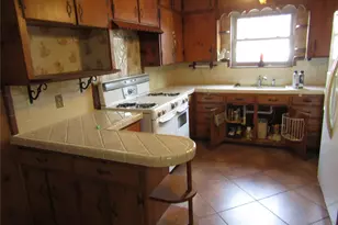 909 Red Bud Dr, Azle, TX 76020 - Photo 3