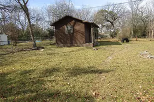 909 Red Bud Dr, Azle, TX 76020 - Photo 5