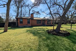 900 Treasure Rd, Garland, TX 75041 - Photo 3