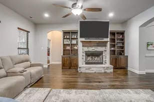 424 Delaware St, Burleson, TX 76028 - Photo 5