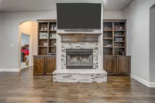 424 Delaware St, Burleson, TX 76028 - Photo 7