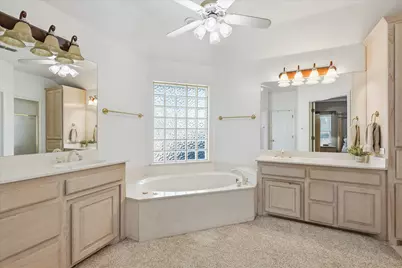 113 Green Oaks Court, Hudson Oaks, TX 76087 - Photo 31