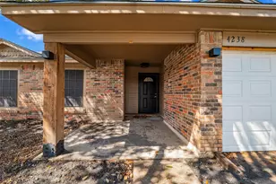 4238 Emerson Dr, Grand Prairie, TX 75052 - Photo 5
