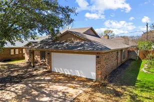 4238 Emerson Dr, Grand Prairie, TX 75052 - Photo 5