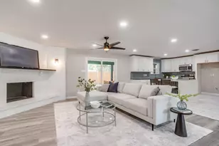 2536 Daisy Ln, Fort Worth, TX 76111 - Photo 5