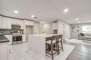 2536 Daisy Ln, Fort Worth, TX 76111 - Photo 9