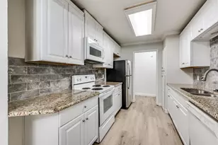 732 Danvers Ln, Mansfield, TX 76063 - Photo 9