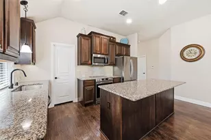 8805 Cassidy Ln, Aubrey, TX 76227 - Photo 9