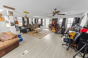 502 Bellevue Dr, Cleburne, TX 76033 - Photo 21