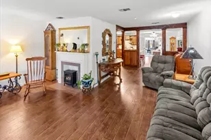 502 Bellevue Dr, Cleburne, TX 76033 - Photo 11