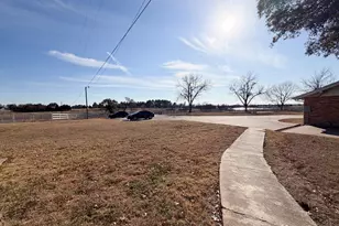 2200 Country Club Rd, Ennis, TX 75119 - Photo 11