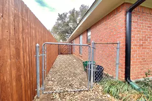 2820 Whitehurst Dr, Fort Worth, TX 76133 - Photo 29