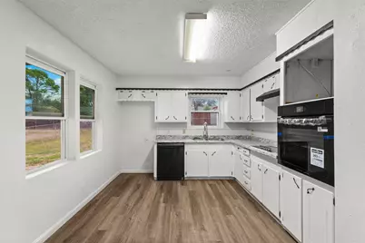 501 Franklin Drive, Euless, TX 76040 - Photo 3