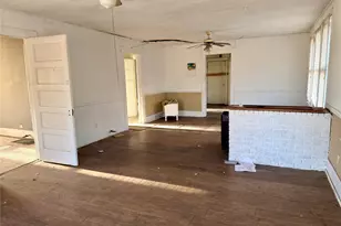 304 E 1st Ave, Corsicana, TX 75110 - Photo 3