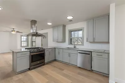 833 W Live Oak Street, Jacksboro, TX 76458 - Photo 1