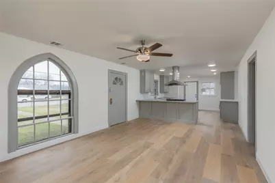 833 W Live Oak Street, Jacksboro, TX 76458 - Photo 11