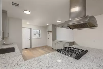 833 W Live Oak Street, Jacksboro, TX 76458 - Photo 17