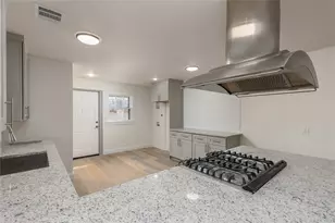 833 W Live Oak St, Jacksboro, TX 76458 - Photo 17