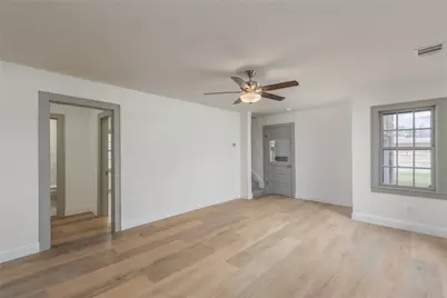 833 W Live Oak Street, Jacksboro, TX 76458 - Photo 9