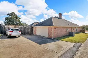 2219 Le Mans Dr, Carrollton, TX 75006 - Photo 11