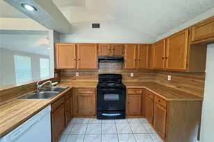 6511 Devine Dr, Arlington, TX 76001 - Photo 13