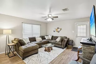 805 Phillips St, Cleburne, TX 76033 - Photo 7