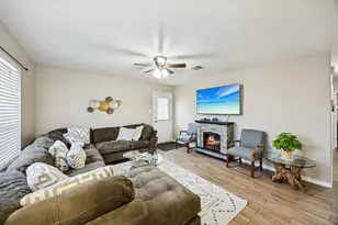 805 Phillips St, Cleburne, TX 76033 - Photo 5