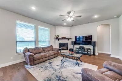 912 Fallbrook Avenue, Denton, TX 76210 - Photo 3