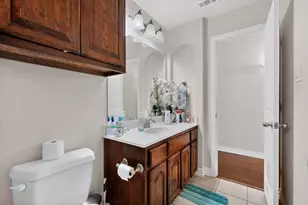 8715 Lindenwood Ln, Irving, TX 75063 - Photo 21