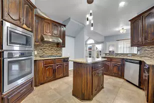 1653 Churchill Ln, Mansfield, TX 76063 - Photo 3