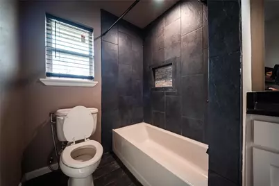 1911 College Street, Gainesville, TX 76240 - Photo 23