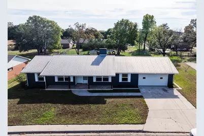 1911 College Street, Gainesville, TX 76240 - Photo 3