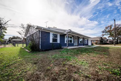 1911 College Street, Gainesville, TX 76240 - Photo 9