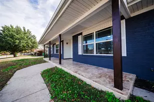 1911 College St, Gainesville, TX 76240 - Photo 1