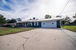 1911 College St, Gainesville, TX 76240 - Photo 11