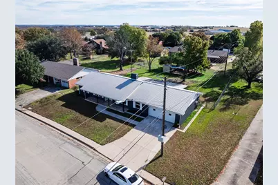 1911 College Street, Gainesville, TX 76240 - Photo 5