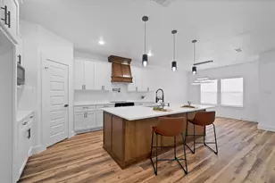 1271 E Myrtle St, Fort Worth, TX 76104 - Photo 13