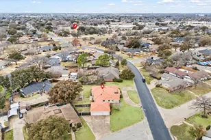 137 E Louella Dr, Hurst, TX 76054 - Photo 39