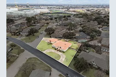 137 E Louella Drive, Hurst, TX 76054 - Photo 5