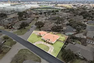 137 E Louella Dr, Hurst, TX 76054 - Photo 5